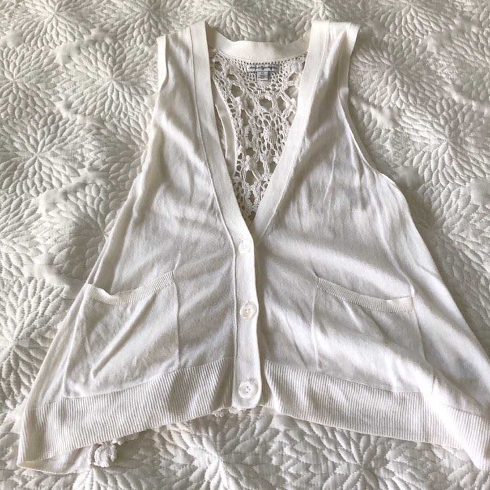 5 for $25 ✨ American Eagle Cream Lace Vest- Size S